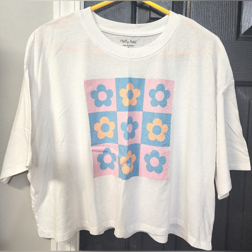 NWOT PRETTY REBEL OVER SIZED TOP SIZE SMALL/LARGE